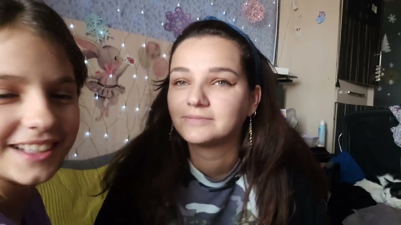 Лиана делает макияж маме🤩Liana does her mom's makeup