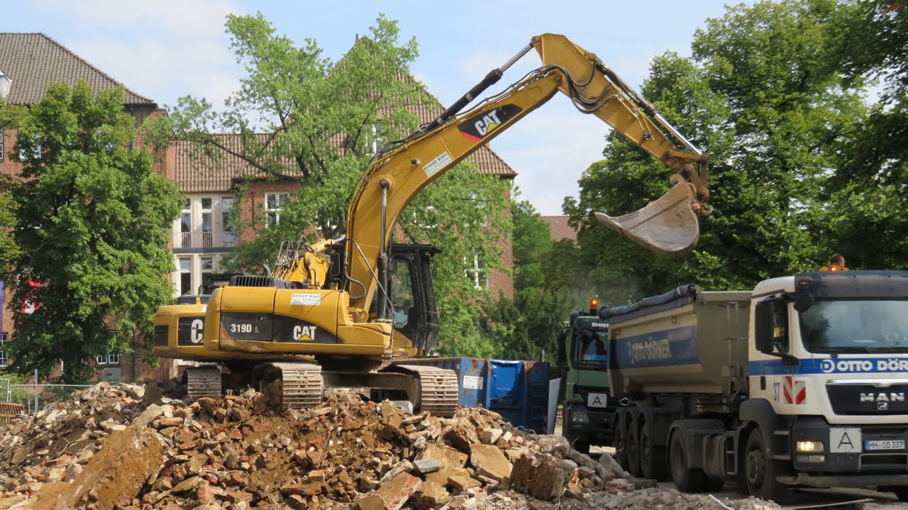 Soeren66 - Bagger CATERPILLAR 325D und 319D beim verladen von Bauschutt