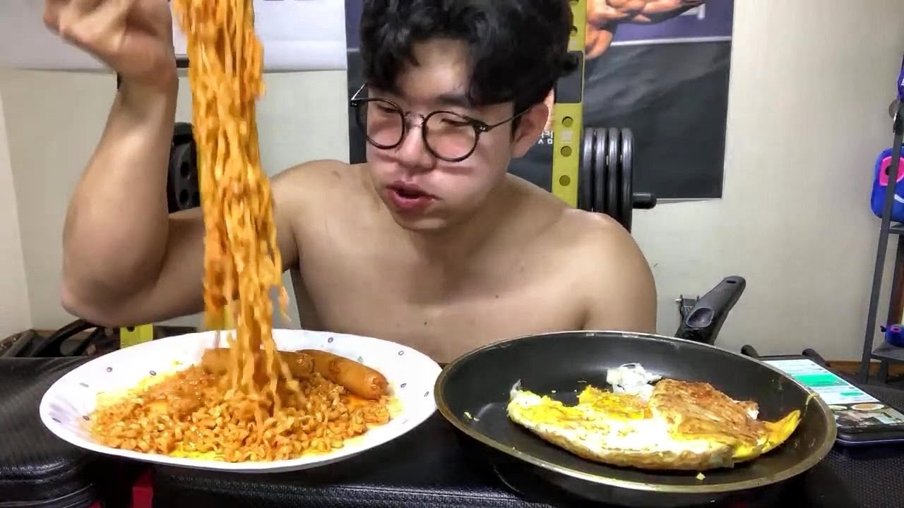 라면은 도저히 못 끊겠습니다