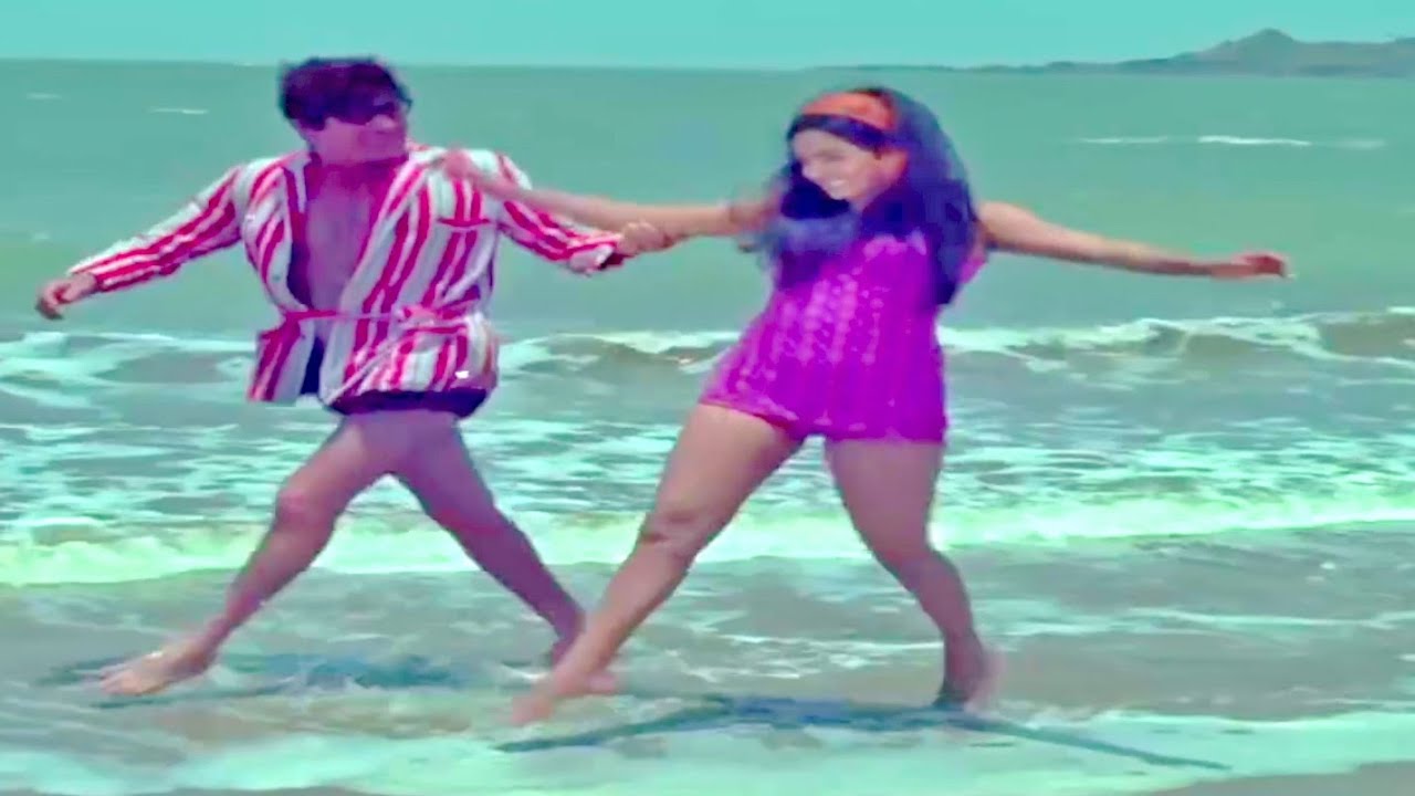 70's Actress's Milky Thighs In Hot Swimsuit Rare Video | Part - 2