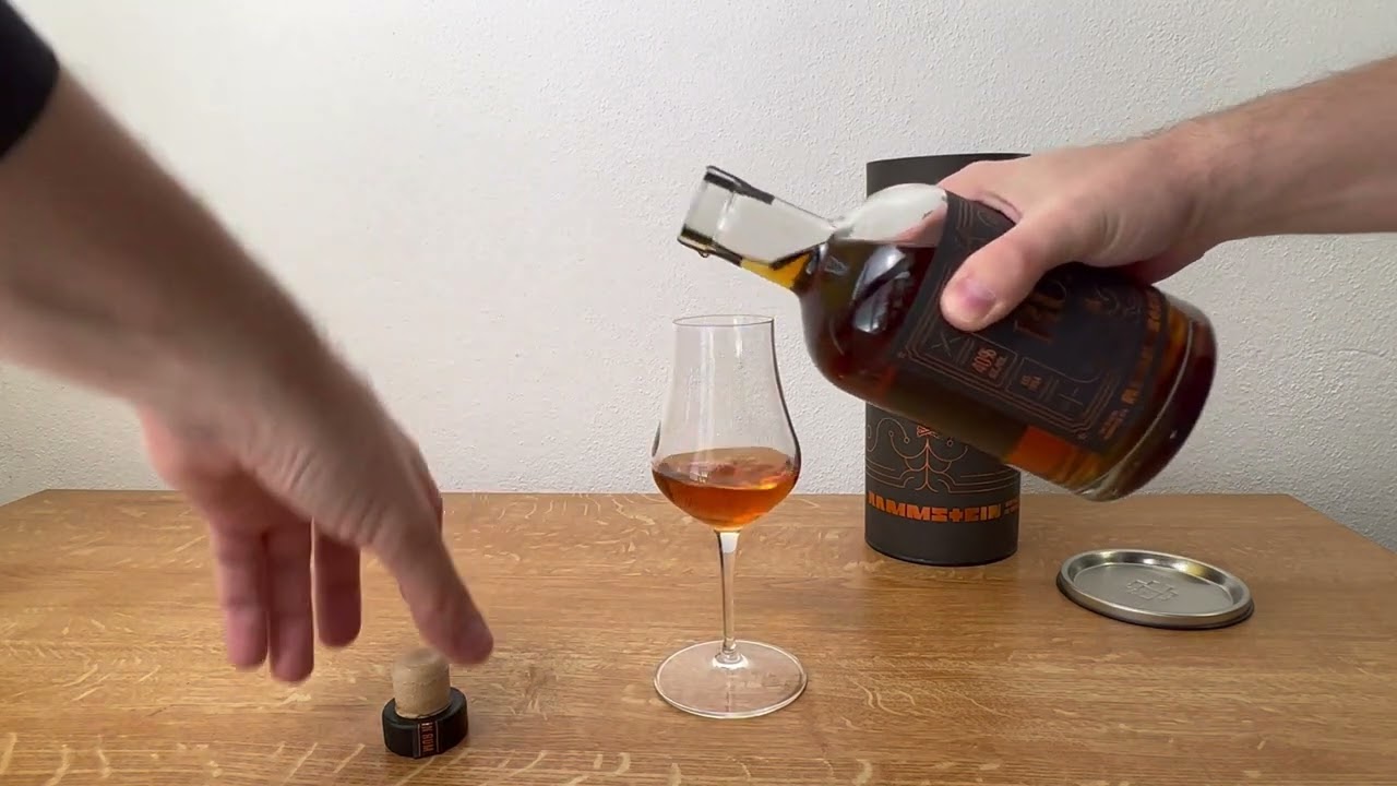 Rammstein Rum - degustace metalov&eacute;ho rumu nejen pro fanou&scaron;ky