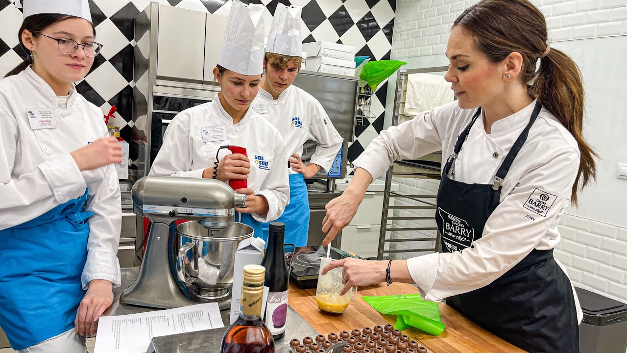 Špičková cukrářka Helena Fléglová učila budoucí kuchaře v Roudnici