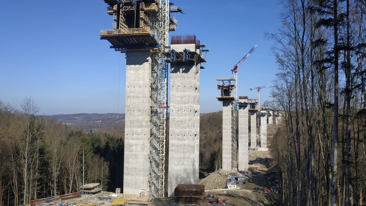 Самый высокий виадук, хотя и не такой уж и высокий. S19 VIA Carpatia.