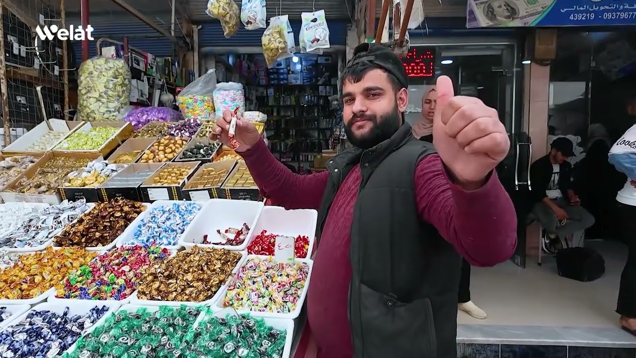 قامشلو.. إقبال الأهالي على شراء ضيافة ومستلزمات عيد الفطر