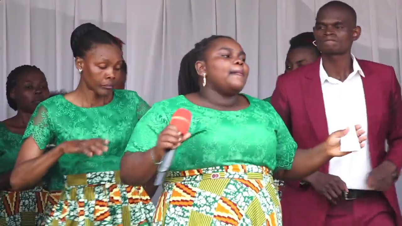 SISTER AKAENDA GRACE WITH AN HOUR AND BEYOND OF PRAISE AND WORSHIP AT HPMI