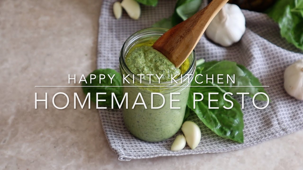 Homemade Pesto From My Garden Basil-صلصة بيستو ايطالية من ريحان حديقتي-HappyKittyKitchen