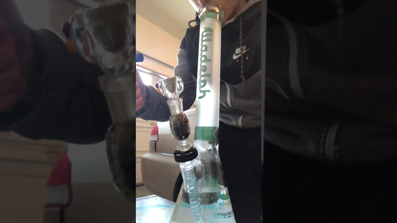 19 inch Illadelph Medium Frosted Teal Beaker with teal downstem set and carbon filter