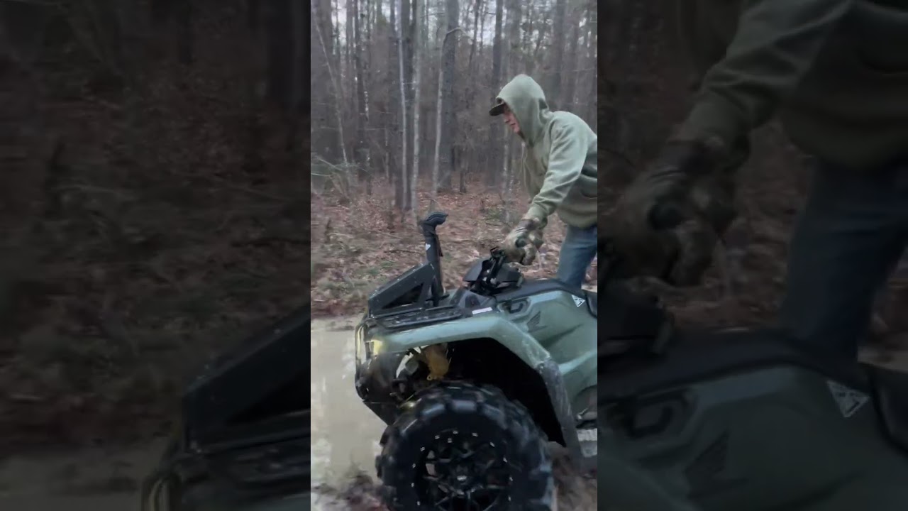 Me and @asthon420  mud riding and testing my new bike  #30s #honda300 #honda420 #4x4 