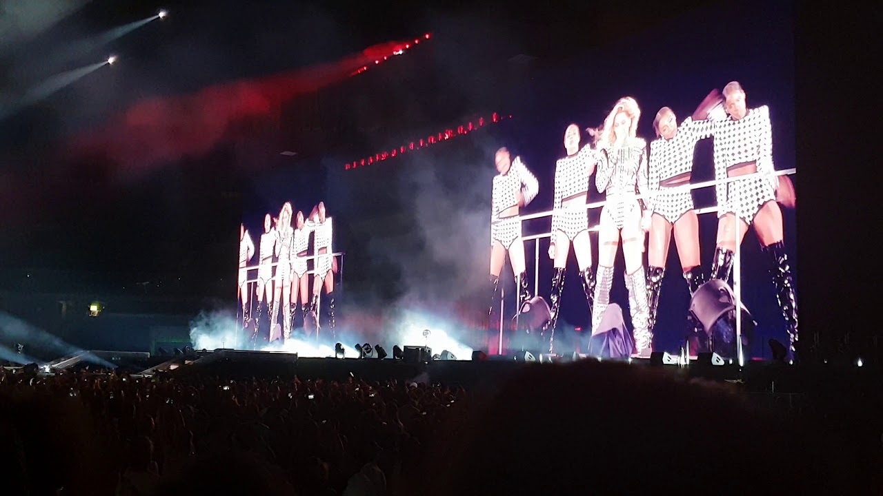 Beyoncé & Jay-z- Run the World -On The Run 2 Paris