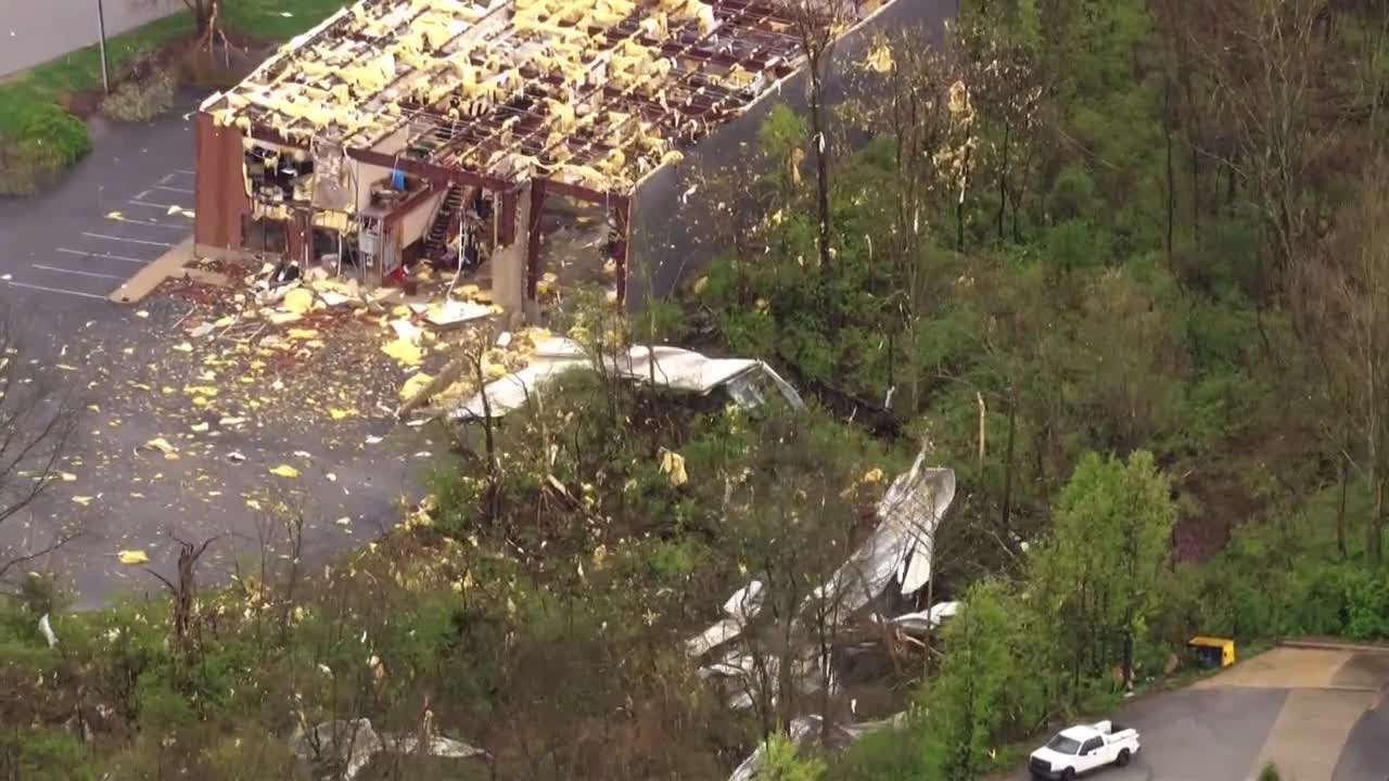 AERIALS | Extensive damage in Jeffersontown, Kentucky from likely tornado