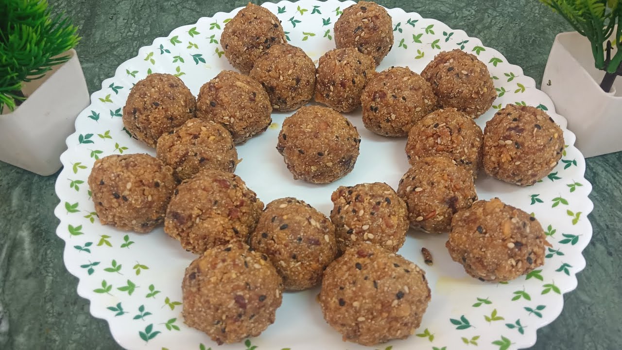 देसी घी की खुरचन 😍 और सूजी-बेसन लड्डू 😋 #khurchan #soojiladdu #besanladdo #healthyfood 