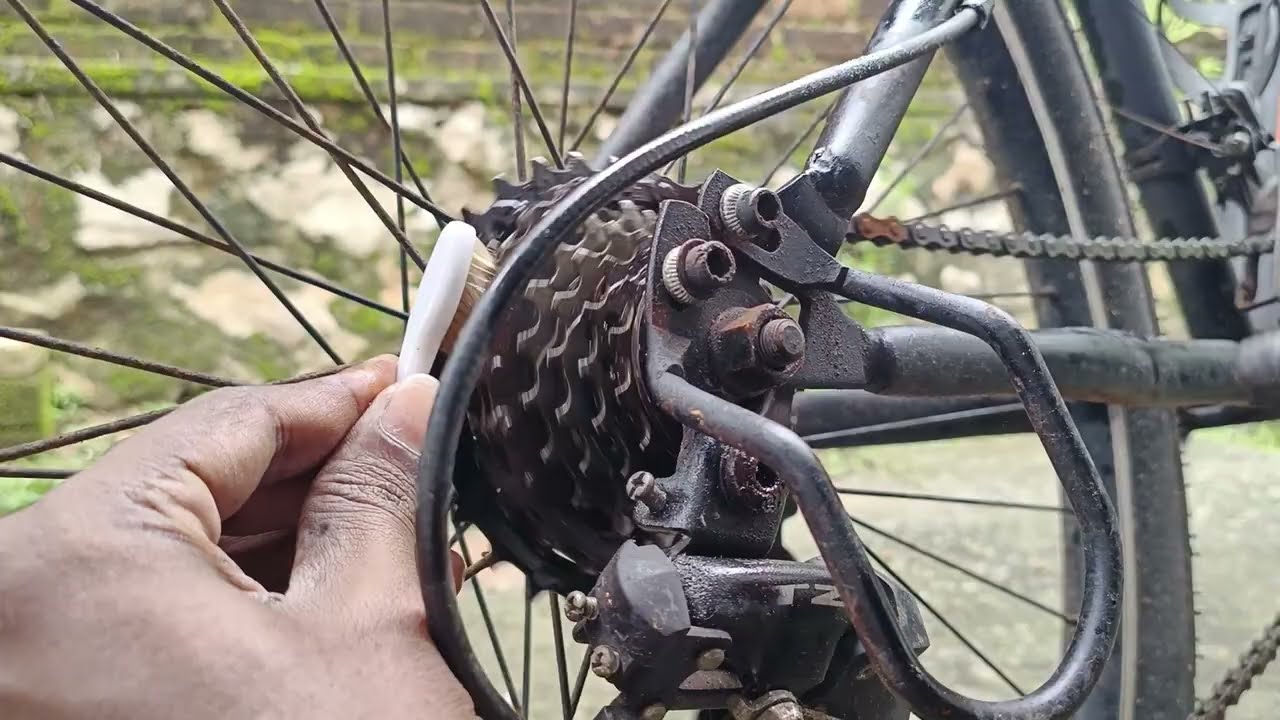 HOW TO EASY CLEAN Cycle chain and caset at Home|സൈക്കിൾ ചെയിൻ തുരുമ്പ് കളയാം 😀 #cycling #bicycle #