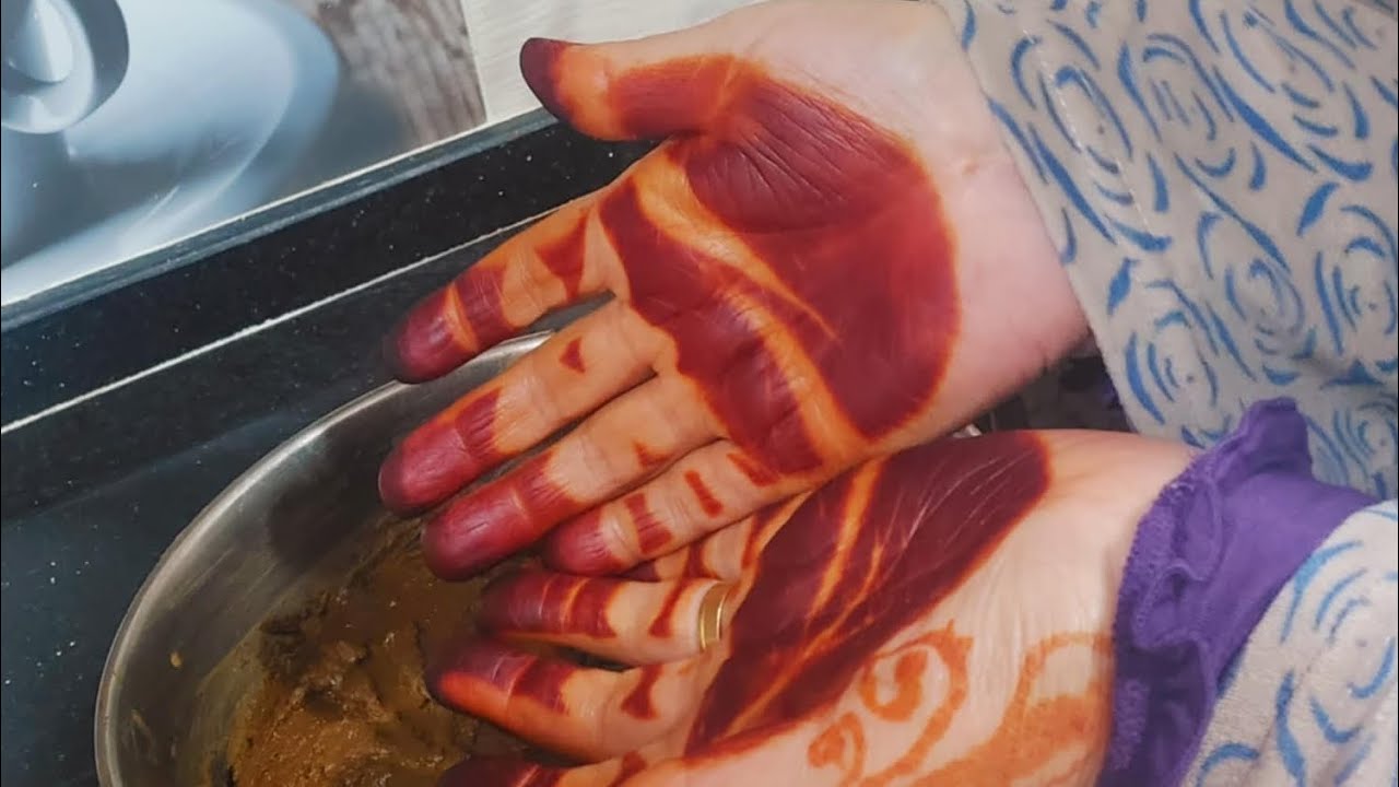 طريقتي في عجن الحنه مكونات طبيعيه وكلها من البيت هتعطي شعرك لون احمر غامق ❤️وتغذيه للشعر ❤️