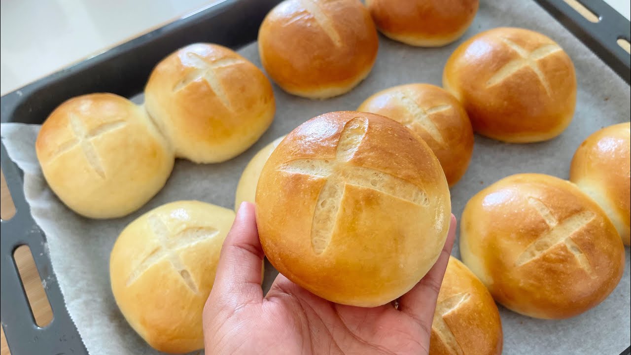 Panini al latte, soffici, profumati e buonissimi.