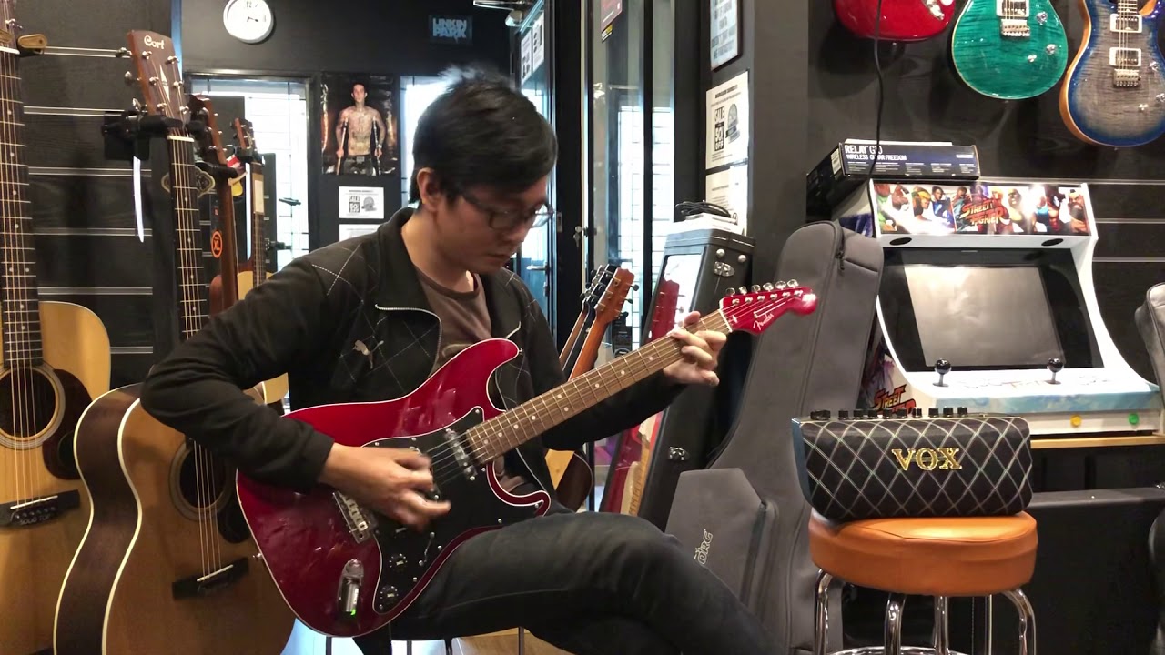 Fender Japan Aerodyne Stratocaster in Old Candy Apple Red demo!