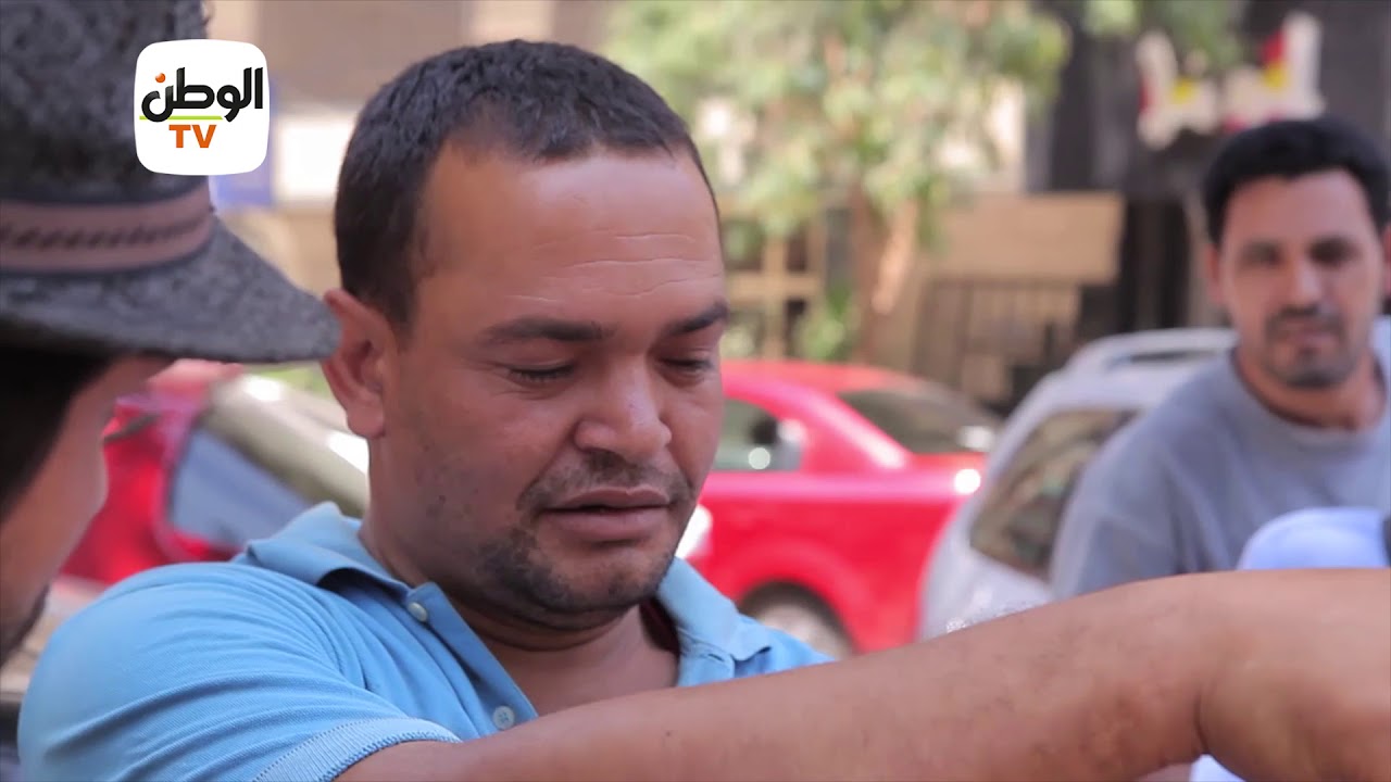 خدع سحرية في الشارع مع الساحر