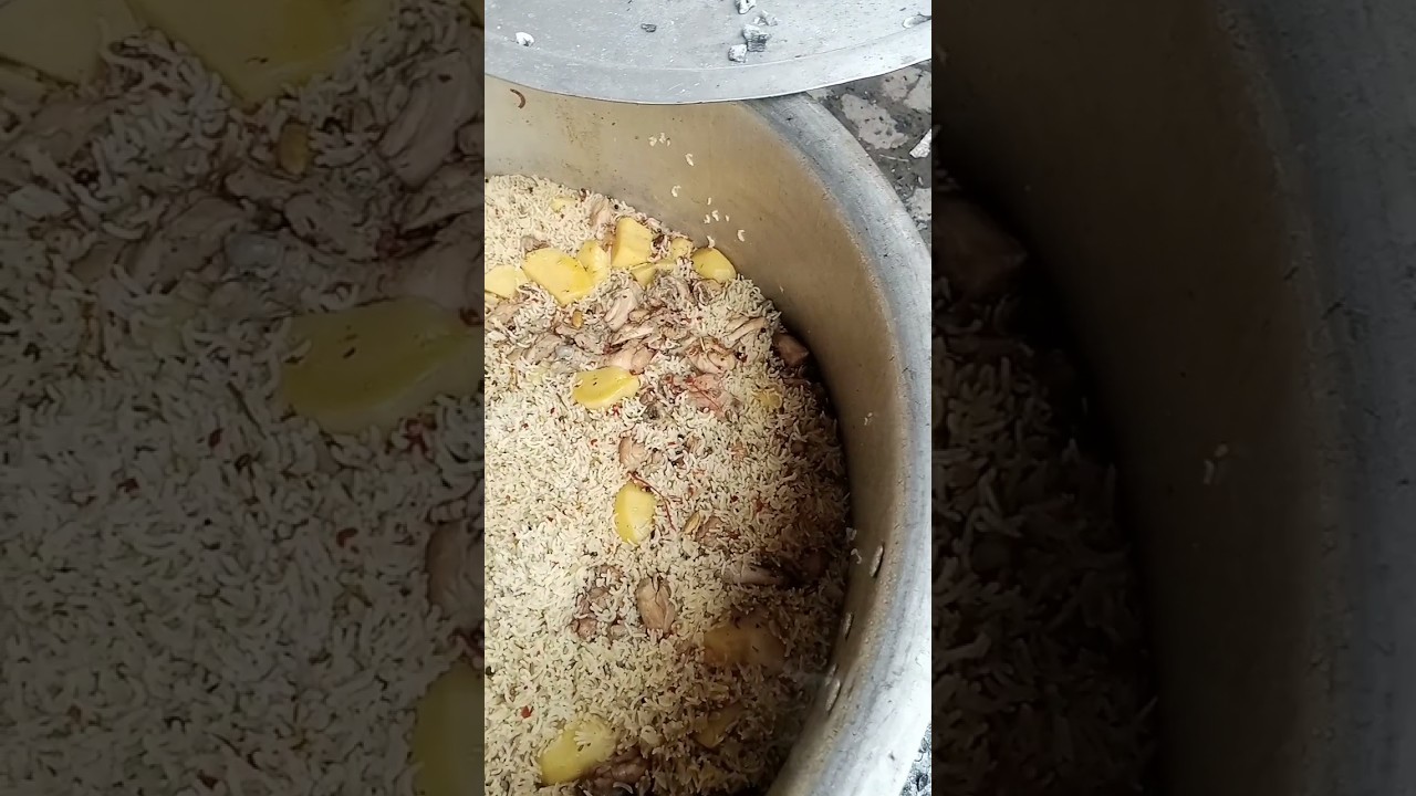 Chicken and veggie rice#food#short#streetfoodzaika #sarpak#chakwal#desitarka#aliziavillagefood