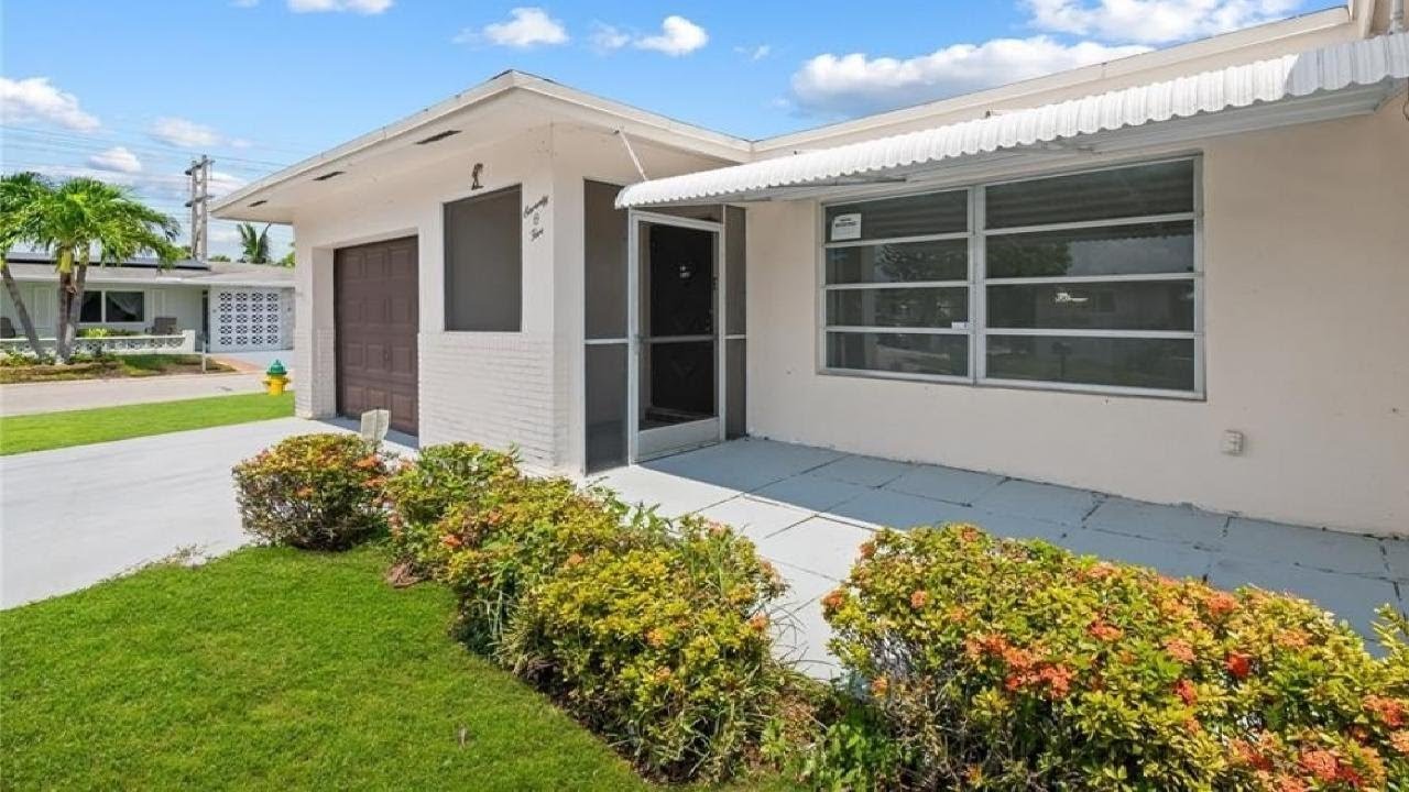 7005 NW 11th St, Margate, FL Presented by Desare Kohn-Laski.