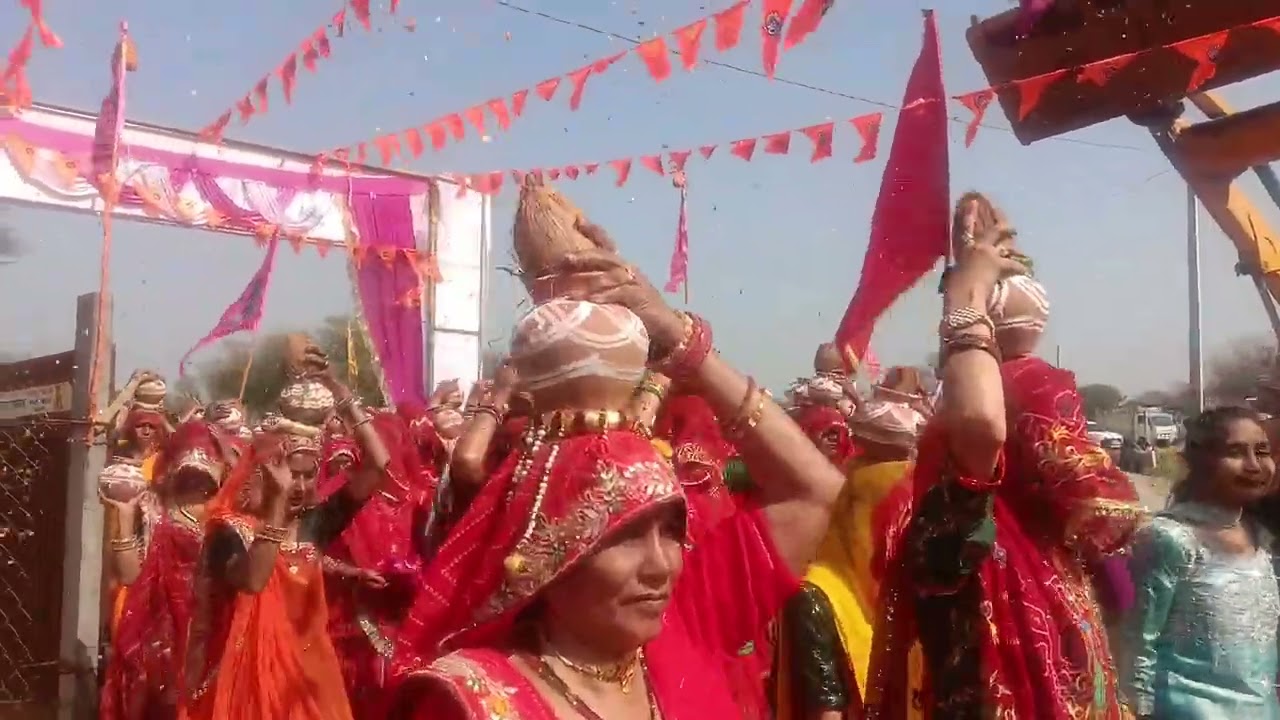 कालख बाध हनुमान जी के मंदिर से कलश यात्रा कृपानंद आश्रम तक कलश यात्रा