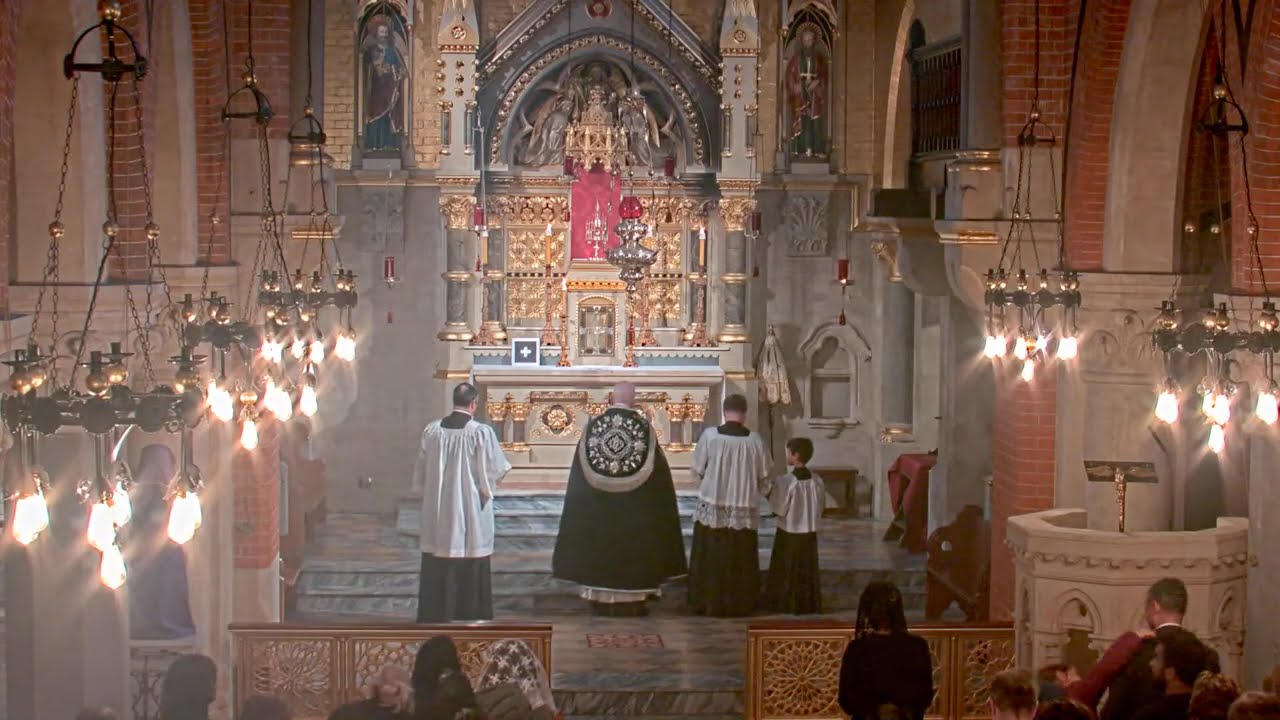 Holy Cross Tour: Good Friday Veneration of the True Cross