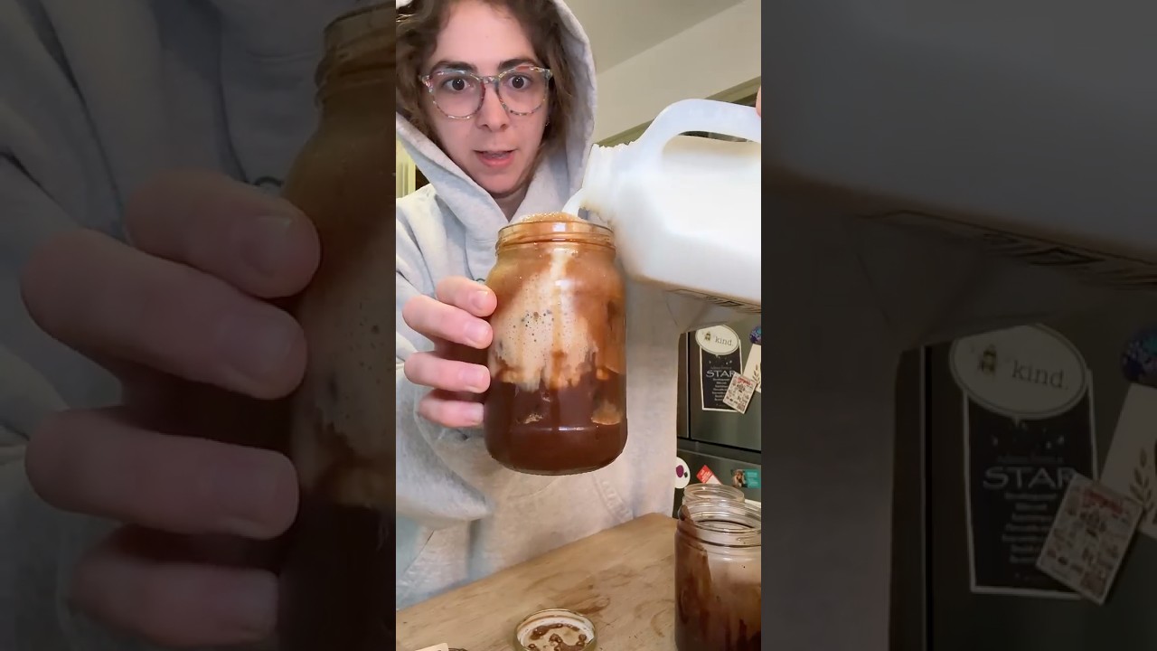 najłatwiejsza i najsmaczniejsza mokka #mrożonakawa #mrożonakawawdomu #mocha #mrożonamocha #syropy...