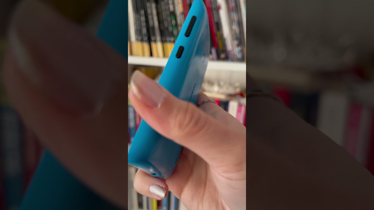 Blue Nokia Lumia 520 Tapping ASMR 📱 | Retro Chill Sounds in Front of My Bookshelf 📚 