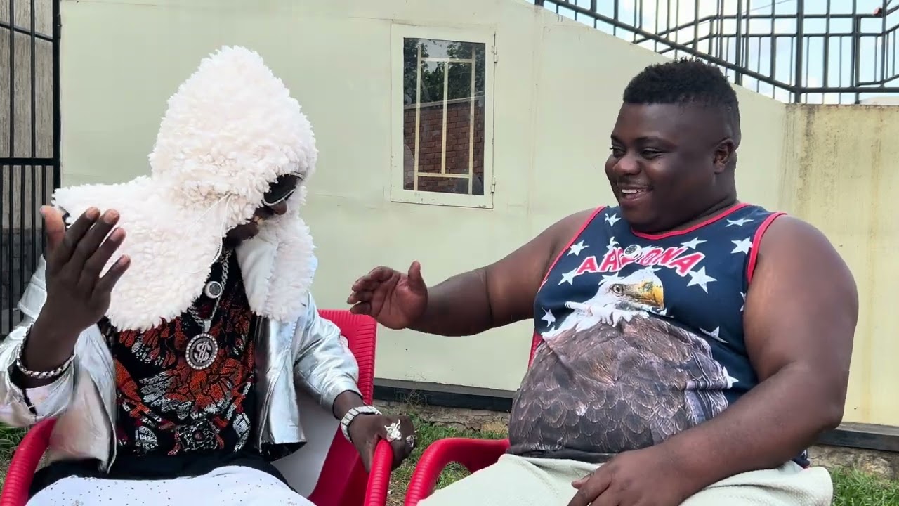 Ariko noneho ibyo naboneye kuri izi mbuga nkoranya mbaga ni agahoma munwa.