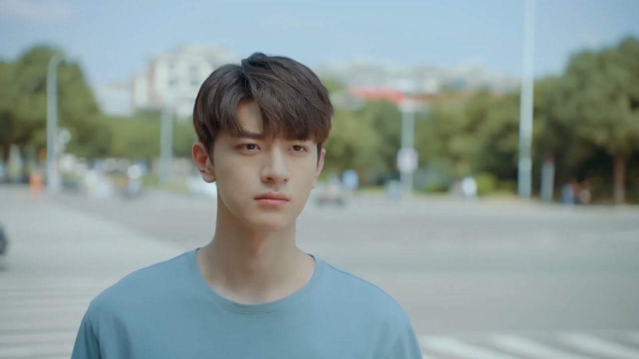 Seeing Situ Mo being walked home by another guy, Gu Weiyi lost his smile suddenly EP04