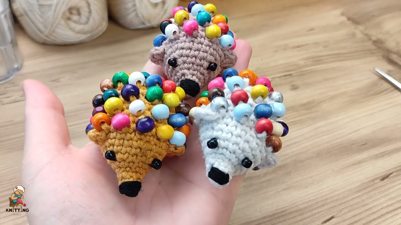 Check out these cute little Fidget Hedgehogs! They take less than an hour to make 🦔🦔