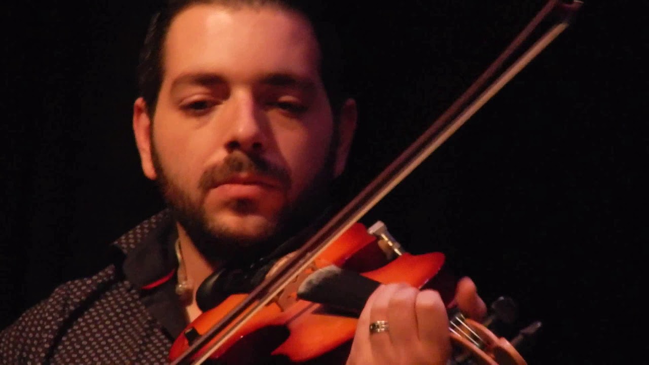 Μαυρουδής Αντωνίου στο 'Ρυθμός Stage', 15-12-2017, Εκατό καρδιές ( οργανικό )