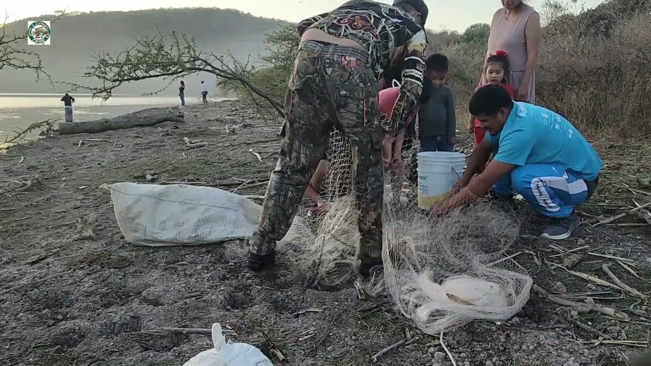 me encontré con una familia y les ayude para su fritanga en la laguna