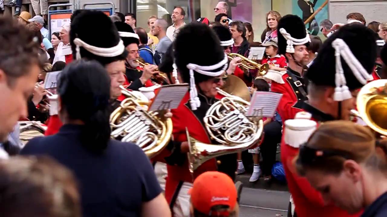 Musikcorps am Züricher Sechseläuten 2011, beim Helmhaus