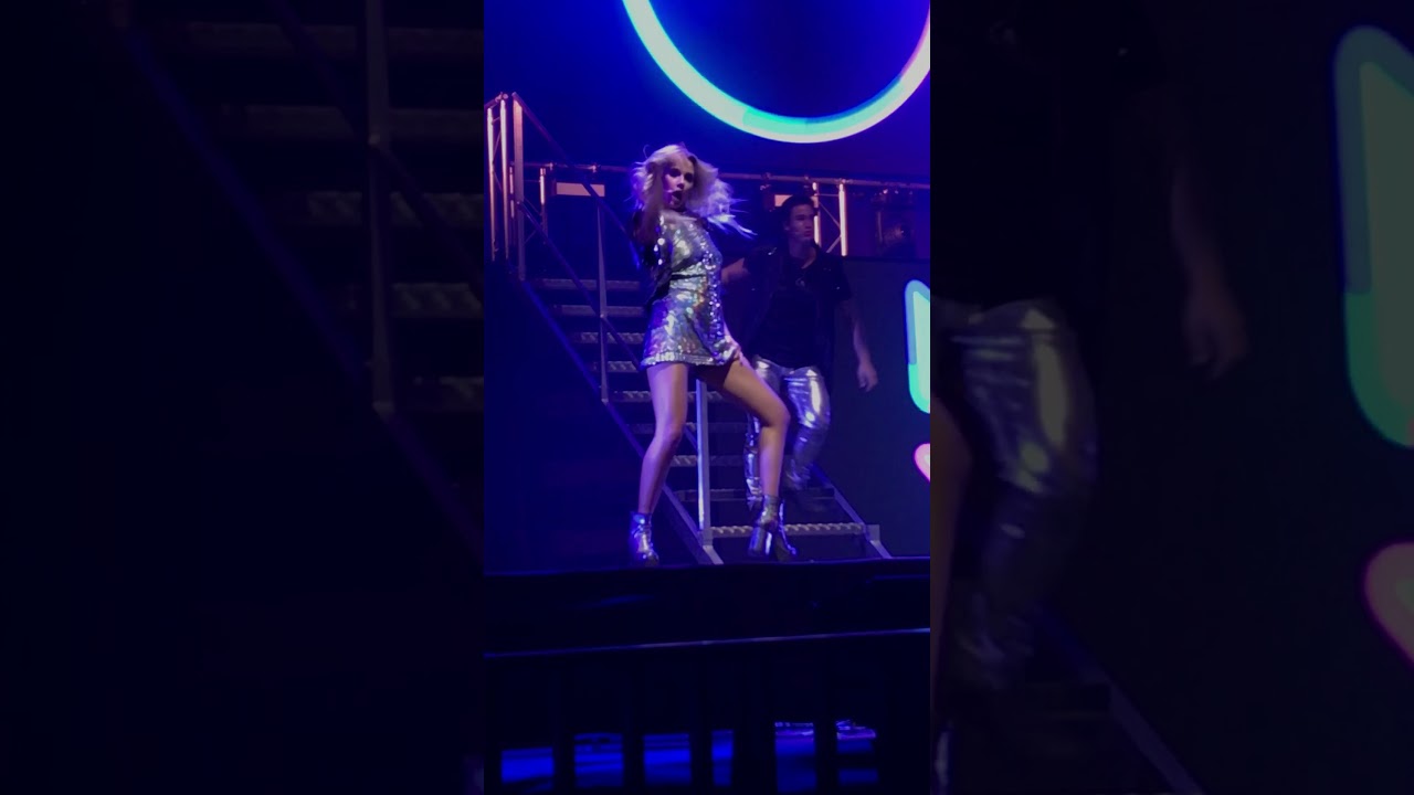 Karol Sevilla Soy Luna Live  Napoli 2018 (Apertura concerto)