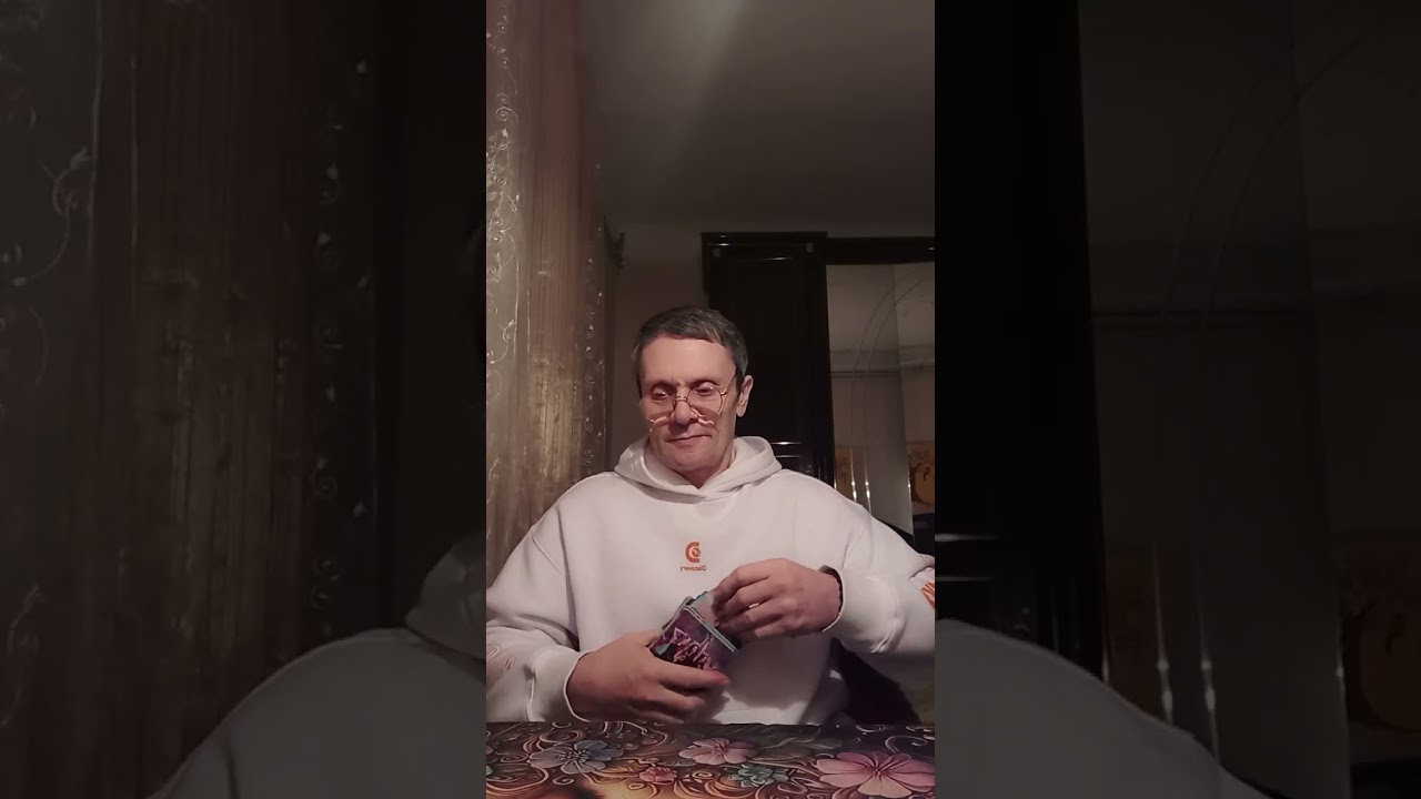 Таро расклад : Что у него в голове, когда он думает о ВАС или, когда речь заходит о Тебе?...