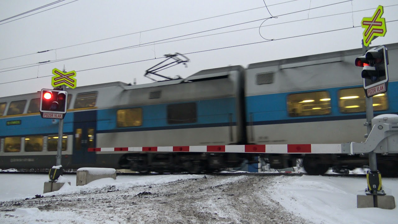 AŽD 97 Praha-Z&aacute;běhlice 9.2.2021.Czech Railway crossing.