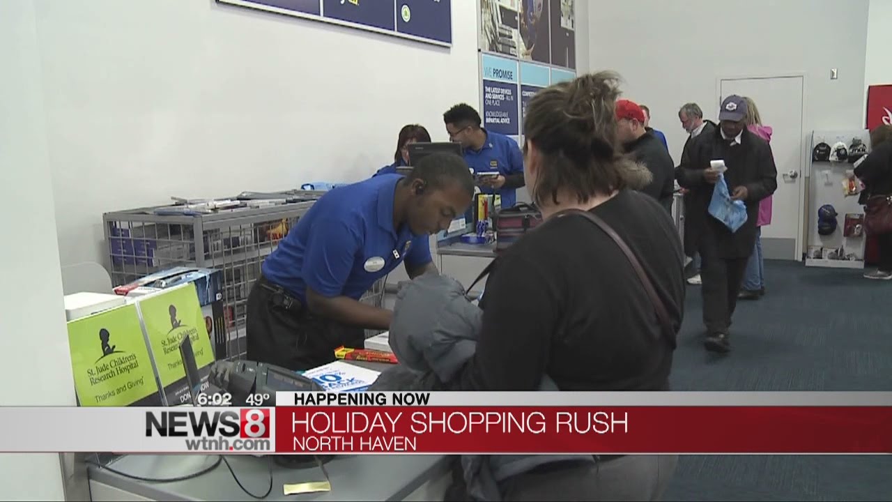 Last-minute shoppers hit the stores