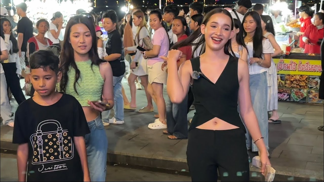 Cambodia Nightlife 2025 - Phnom Penh Street Walking Tour [4K 60fps]