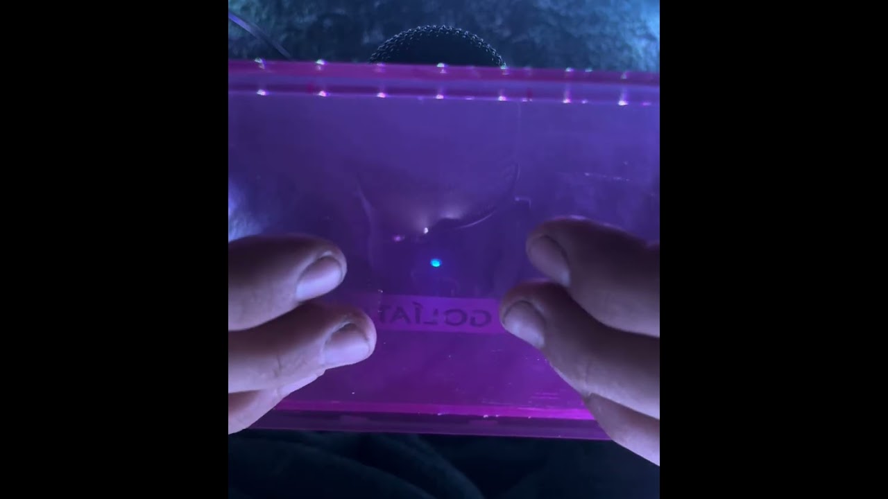 My first ASMR video! tapping/scratching 