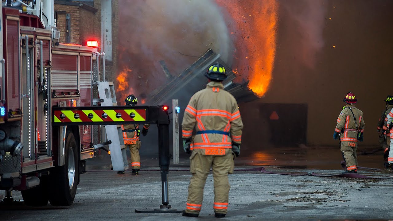 Firefighters battle large blaze at former Atwood building in Rockford