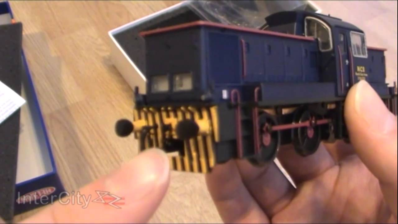 Opening the Heljan Class 14 in NCB livery
