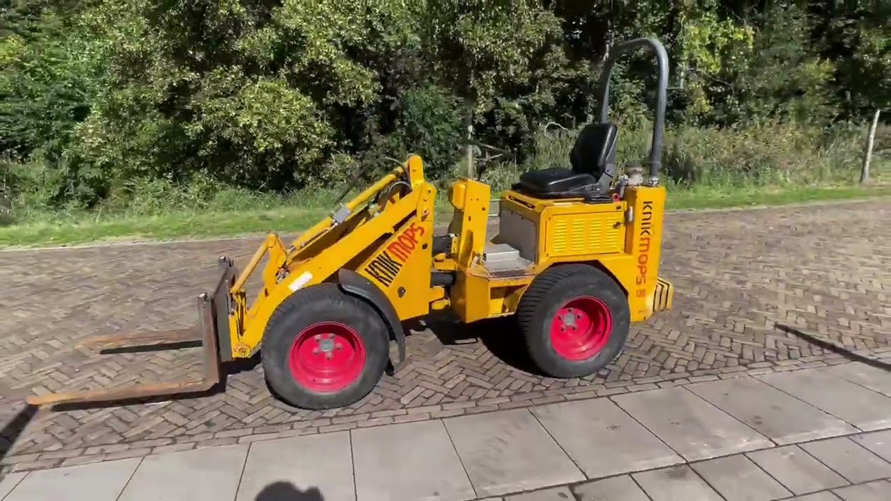 KOOPJE . knikmops 130 shovel , kniklader / kubota / machine
