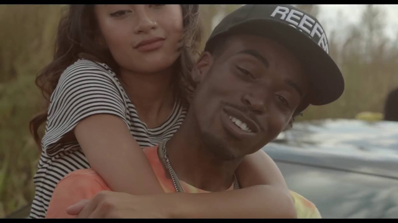 Smileyface - Hippy Girl (Official Video)