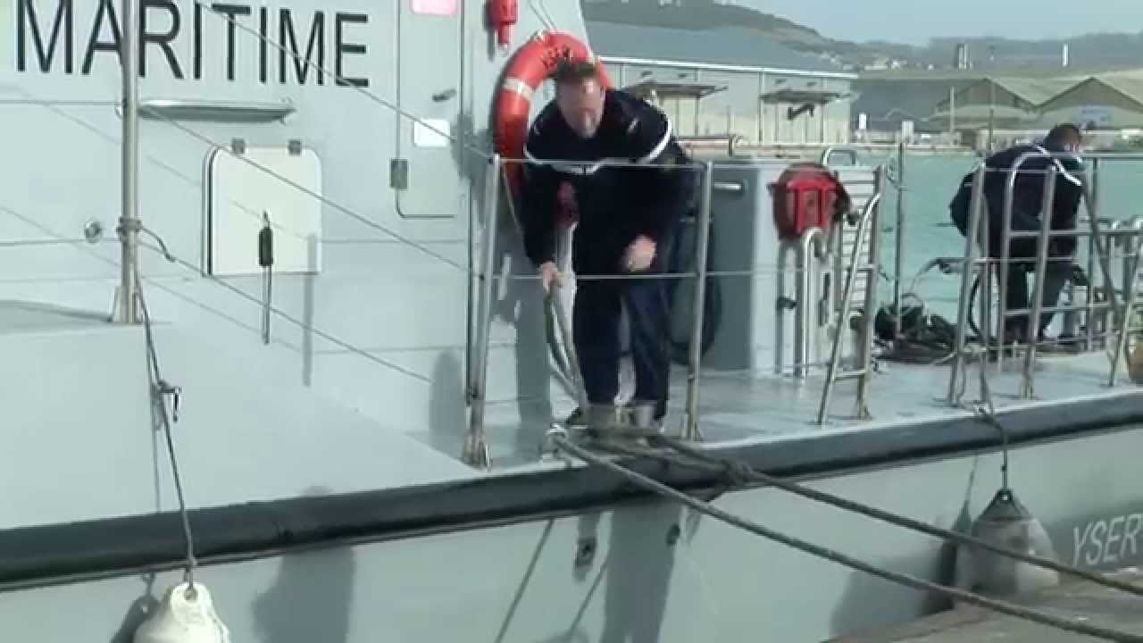Accueil de la vedette de gendarmerie maritime l'YSER dans le port du Tréport