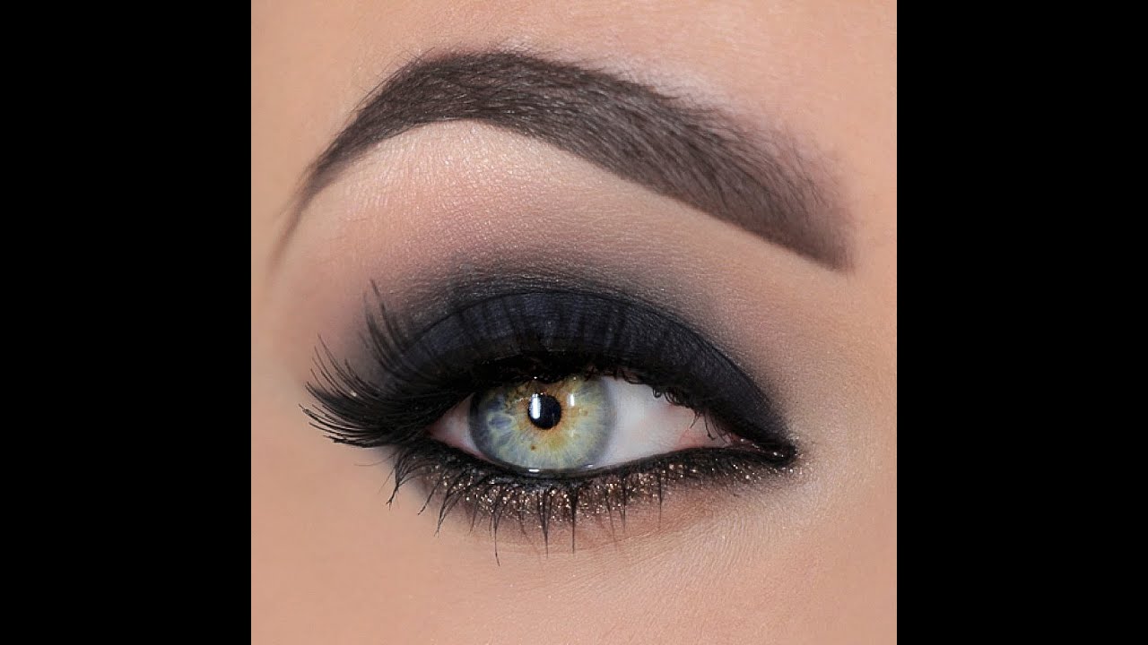 Smokey eye with a dash of glitter