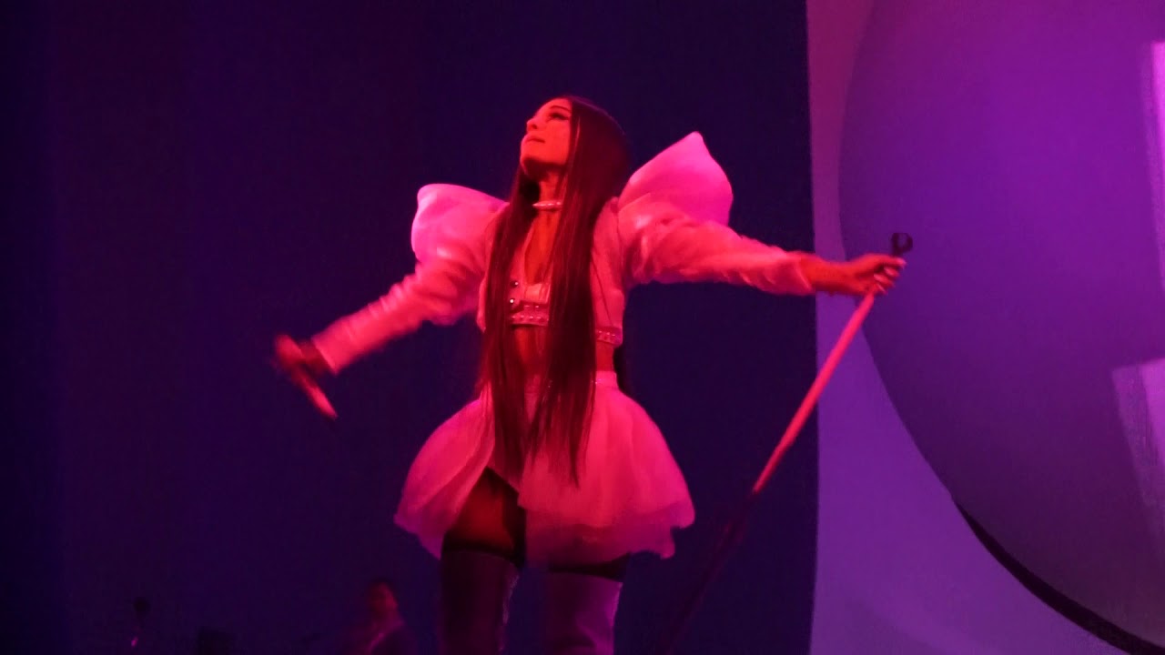 successful - Ariana Grande SWT CHICAGO JUNE 5TH 2019