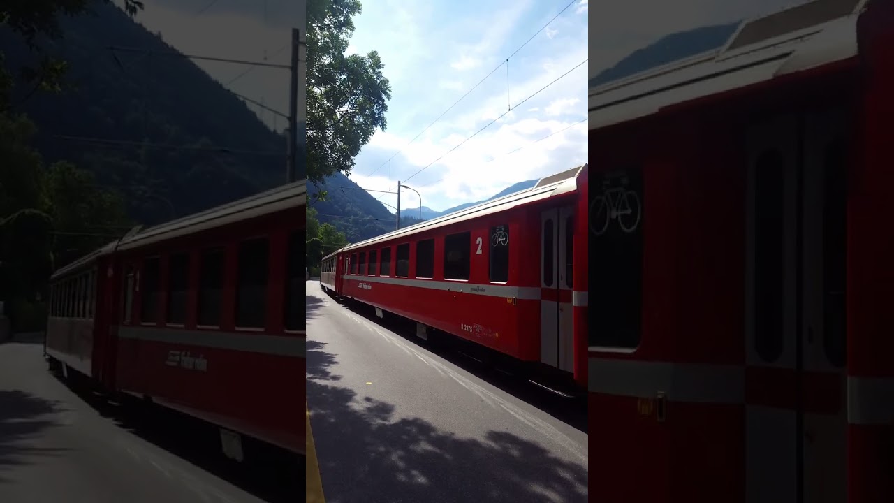 Un treno della Ferrovia Retica RhB arriva a Coira, ein Zug der RhB kommt in Chur an, train #short