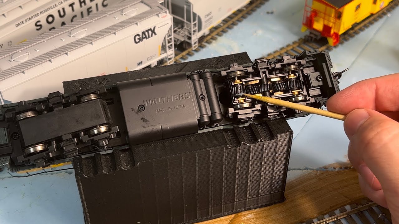 Easy Basic Maintenance for your HO Diesel Locomotives