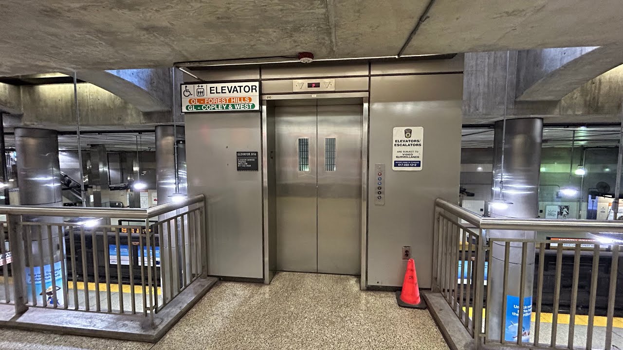 Montgomery KONE Glass Elevator At The North MBTA Subway/Light Rail Station In Boston MA (09/20/2023)