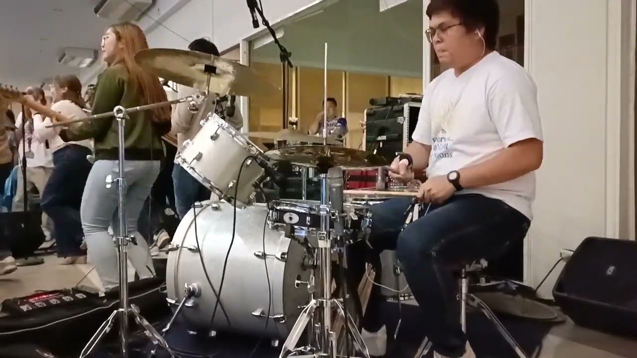 Our God He Reigns - Ablaze Music (Drum viedo)