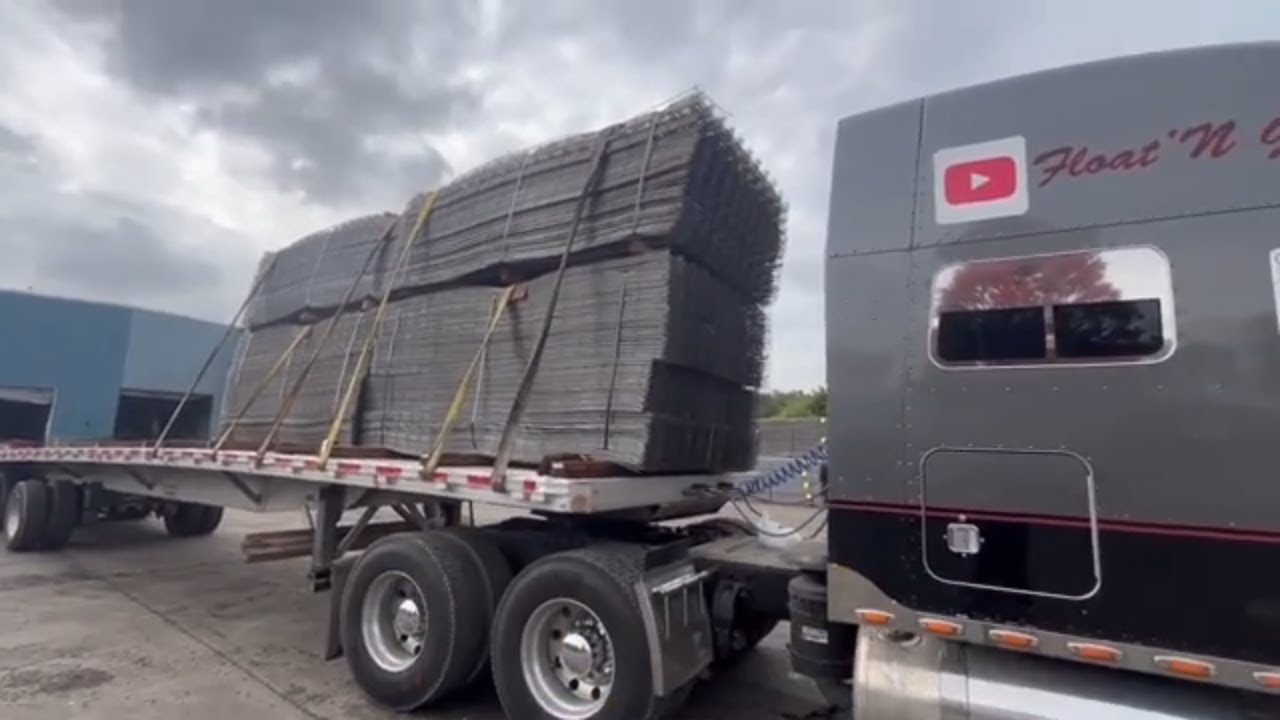 leaning Load#peterbilt#semi#ownerop￼#trucker#truckingvlogs#bigrig#bigrigtravels#rigs#wire#unstable 